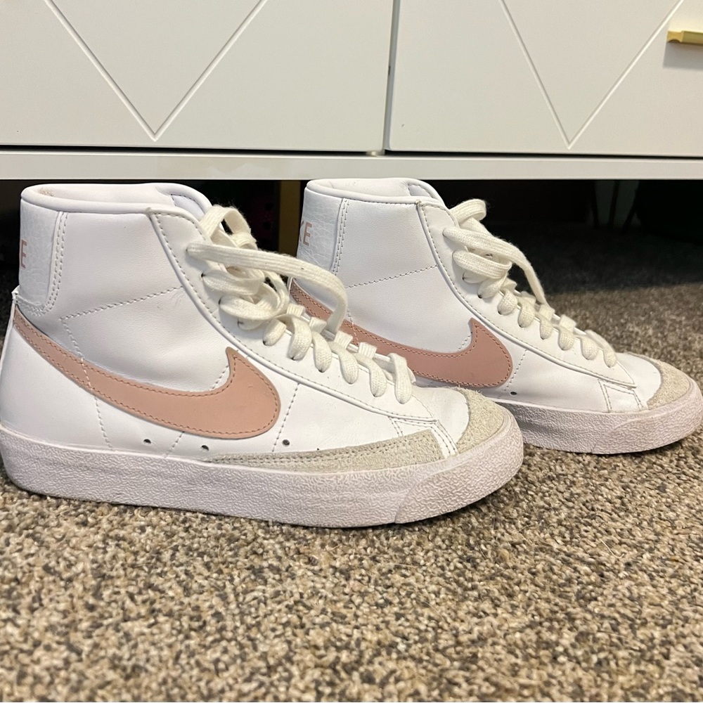 Women's Nike Blazer Sneakers White and Pink